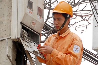 Người dùng phải trả thêm tiền điện để bù chi phí của EVN